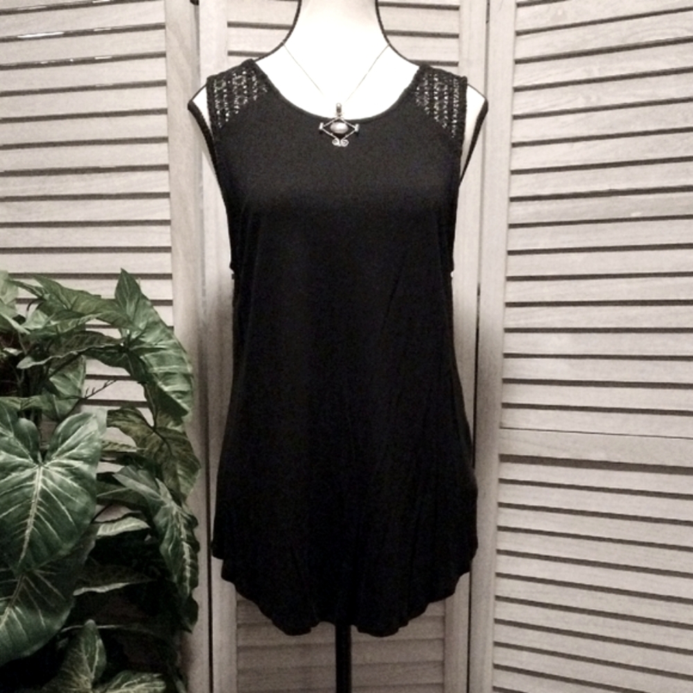 ⚜️ Old Navy Crochet Lace Sleeveless Blouse